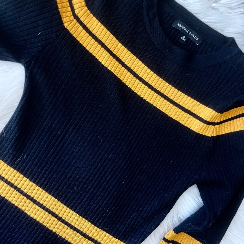 black knit long sleeve top w/ yellow stripes!